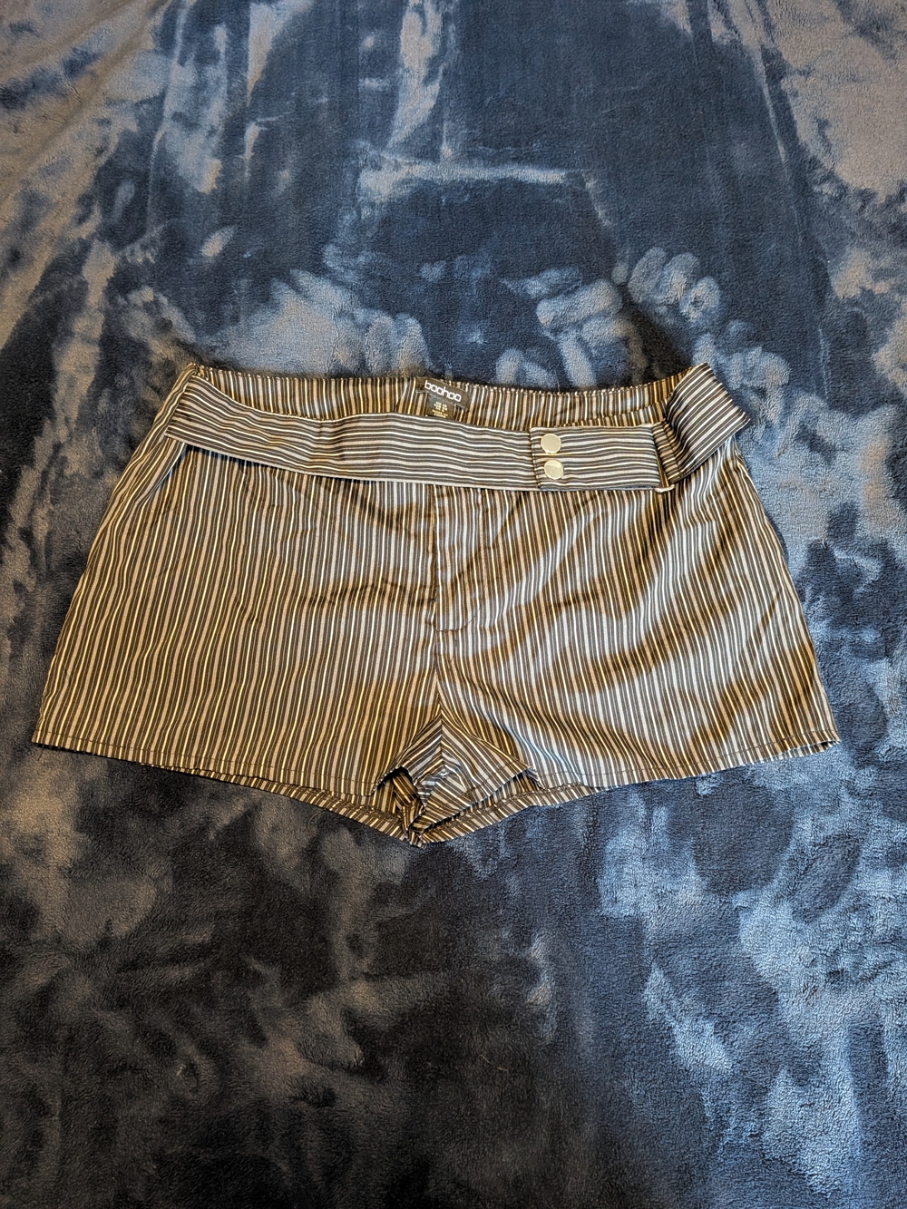 boohoo Women's Tailored Pinstripe Micro Shorts Size 6
